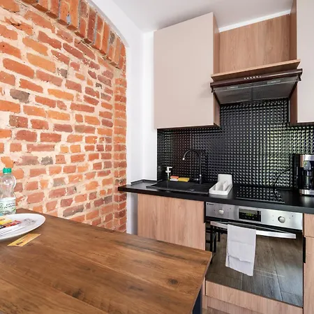 Galante Niedaleko Piotrkowskiej By Bookinghost *