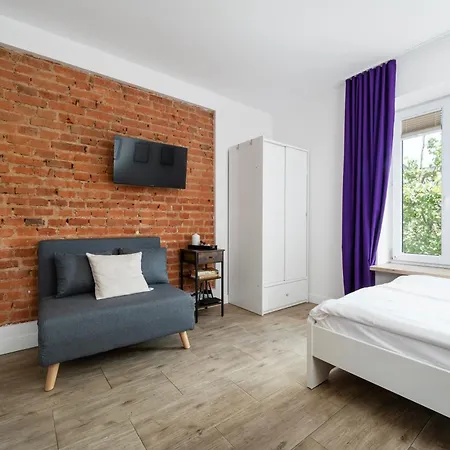 Galante Niedaleko Piotrkowskiej By Bookinghost