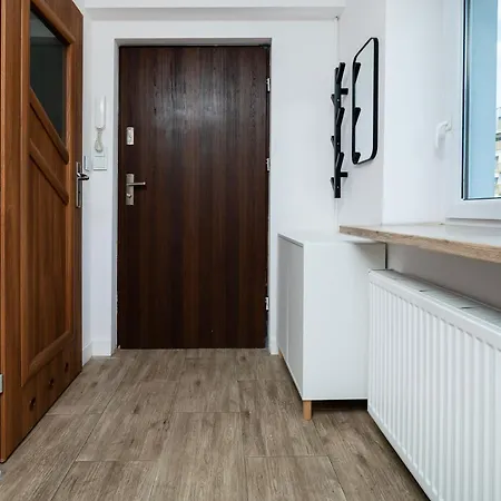 Galante Niedaleko Piotrkowskiej By Bookinghost *