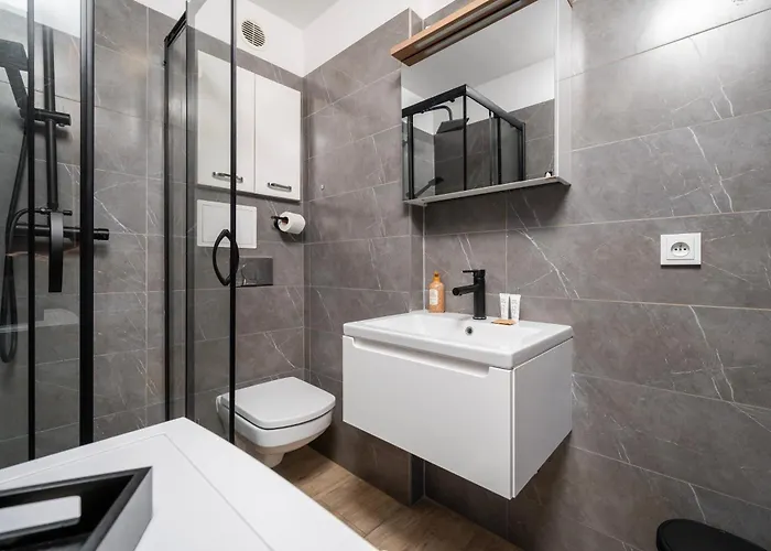 Galante Niedaleko Piotrkowskiej By Bookinghost